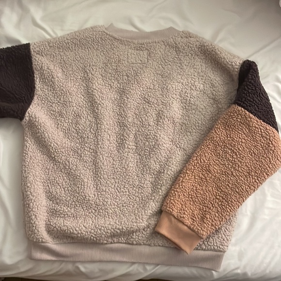 American Eagle Sherpa crewneck - Picture 3 of 4